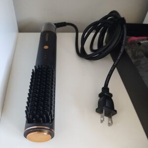 Gold and Black Hair Straightening Brush